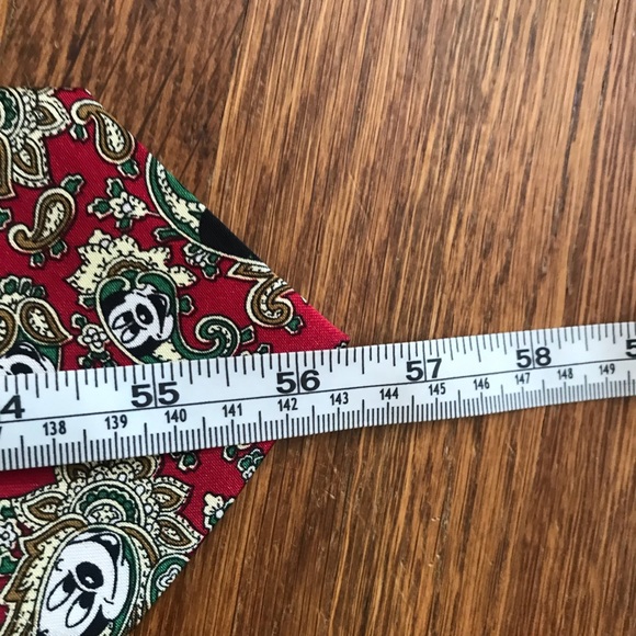 Mickey Mouse Man Road neck tie burgundy paisley - Picture 3 of 5